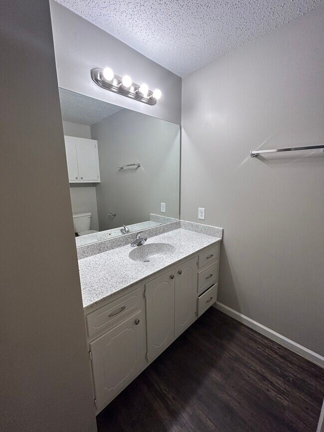 Building Photo - 408 Chesapeake Dr