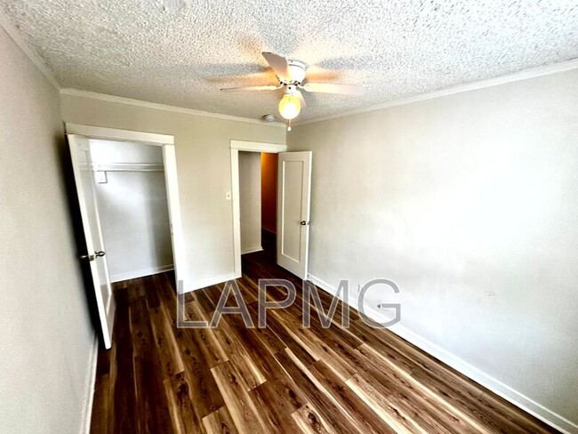 Building Photo - 612-614 N Poinsettia Pl