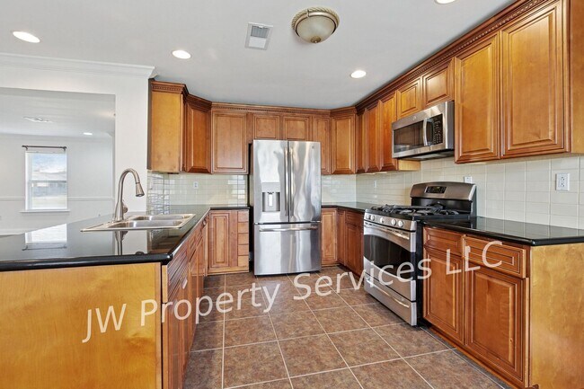 Building Photo - Modern & Spacious 4-Bedroom Home in Gretna