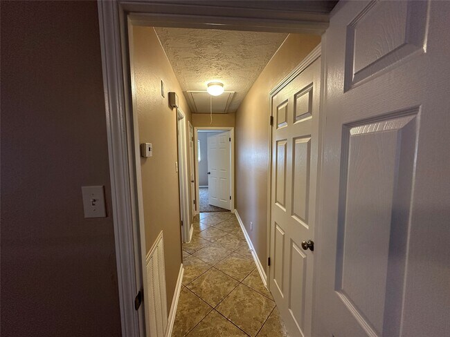 Building Photo - 7127 Maxwood Dr