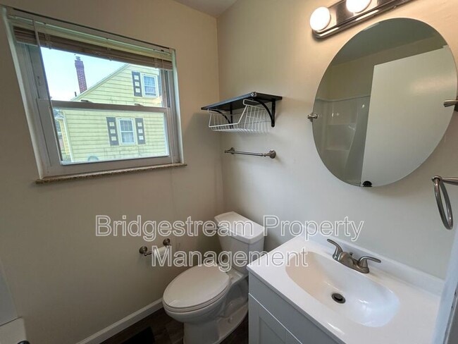 Building Photo - 4352 Sunray Rd