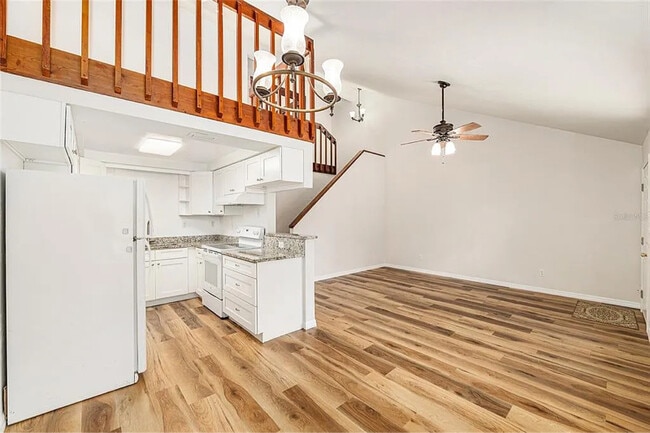 Building Photo - 4724 SW 67th Terrace