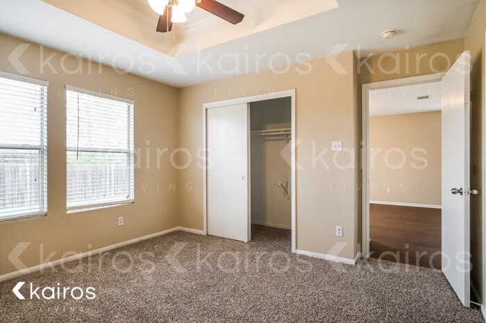 Building Photo - 711 Perseus Dr