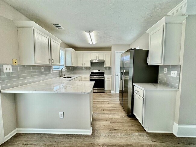 Building Photo - 3205 Northcliff Dr