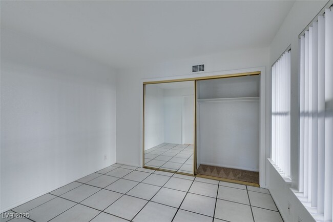 Building Photo - 4012 Grasmere Ave