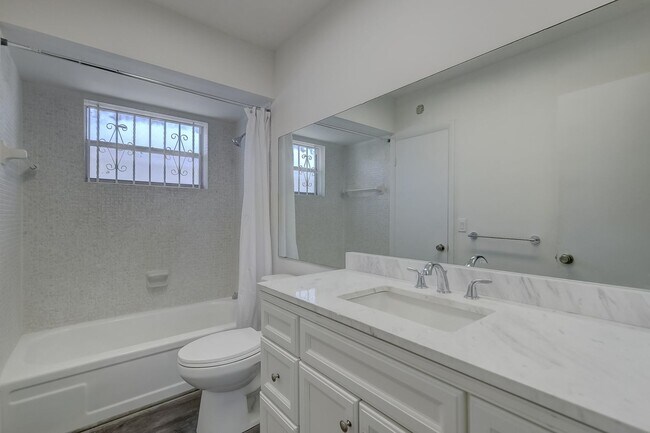 Building Photo - 5111 W Oakland Park Blvd