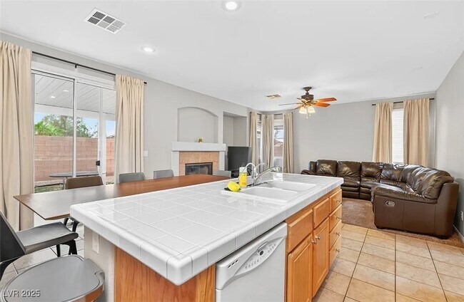 Building Photo - 233 Lynbrook St