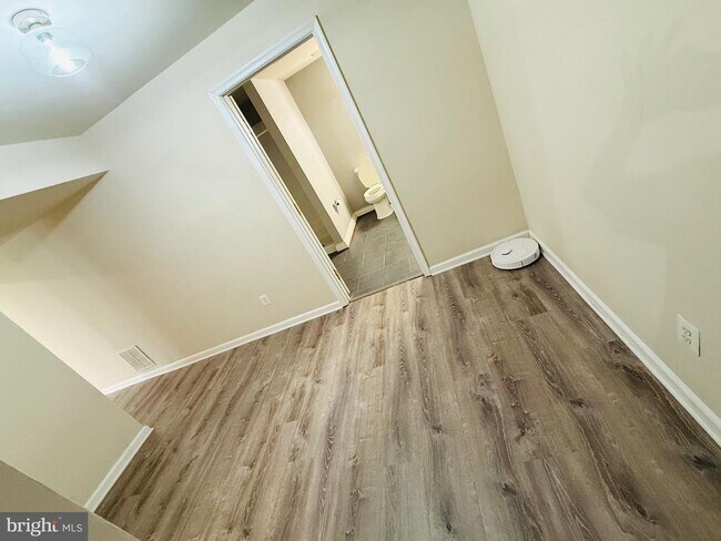 Building Photo - 2893 Myrtlewood Dr