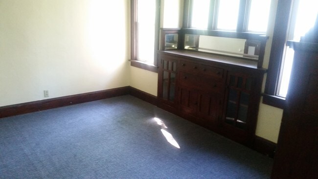 Building Photo - 803 N Winnebago St