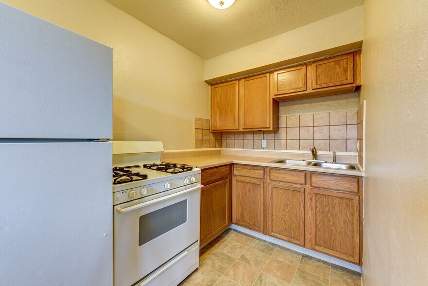 Building Photo - LoHi Haven - Spacious 2 Bedroom Unit | Prime Location