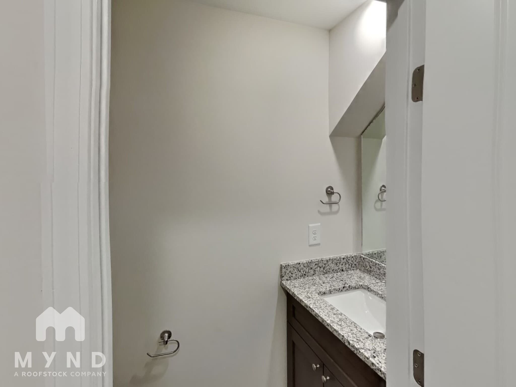 Building Photo - 561 Westside Cir