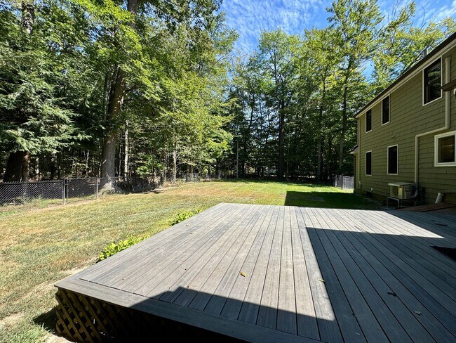 Building Photo - $3,195 Spacious 4BD/2BA Home w/Fenced Back...