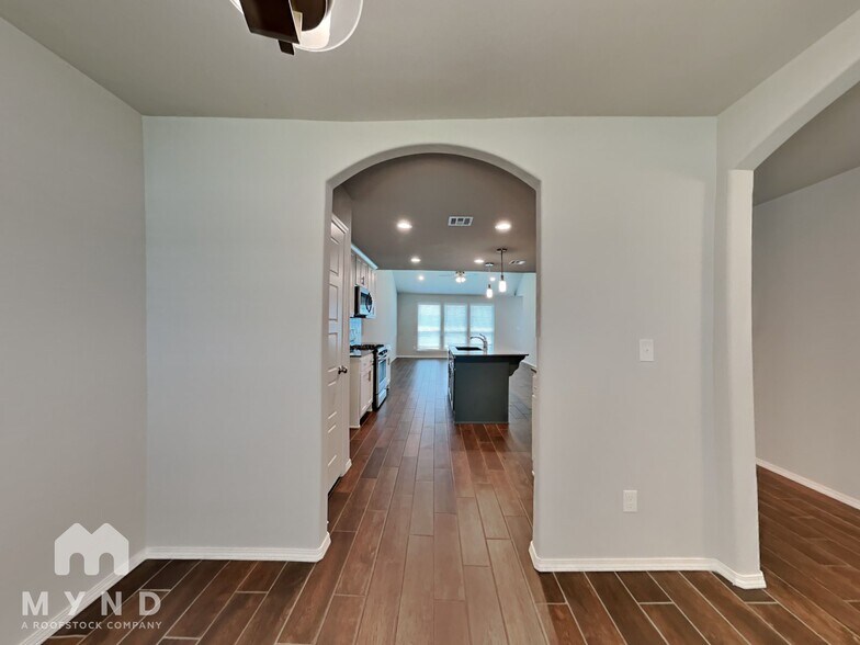 Building Photo - 6615 S 18th Pl