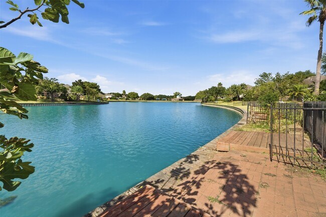 Building Photo - 6426 Portuguese Bend Dr