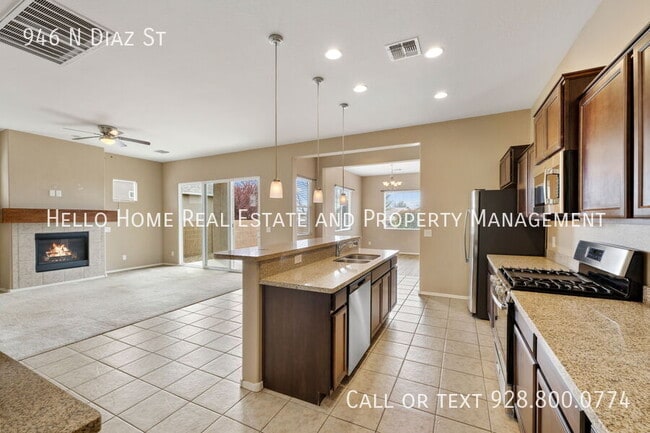 Building Photo - 946 N Diaz St