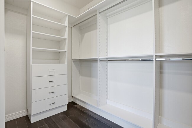 Building Photo - 7471 E Paraiso Dr