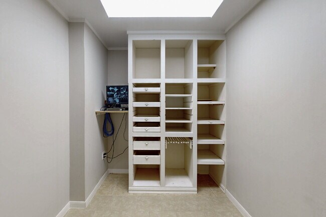Building Photo - 1407 Skrivanek Ct