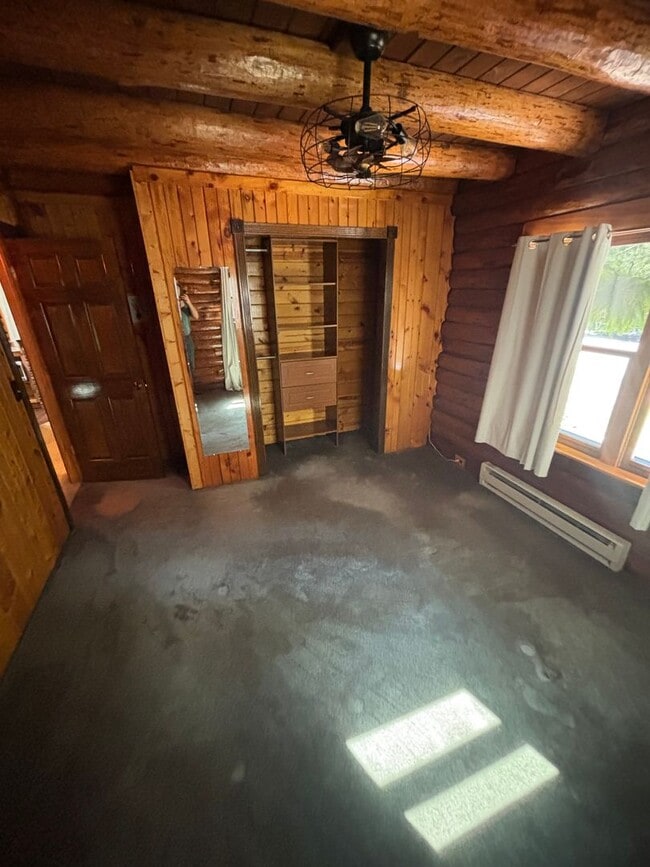 Building Photo - Log home in quiet setting