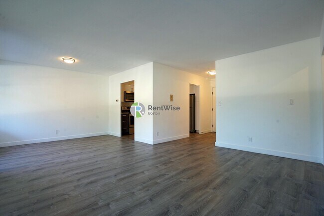 Building Photo - 846 Massachusetts Ave