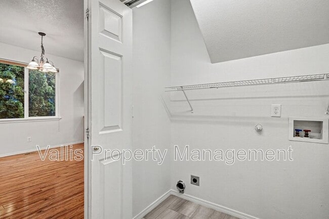 Building Photo - 4936 Evie Jean St NE