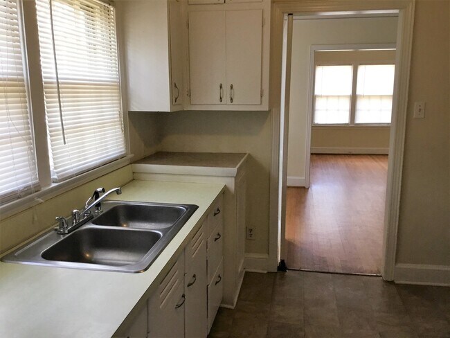 Building Photo - 1035 Candlewood Ln