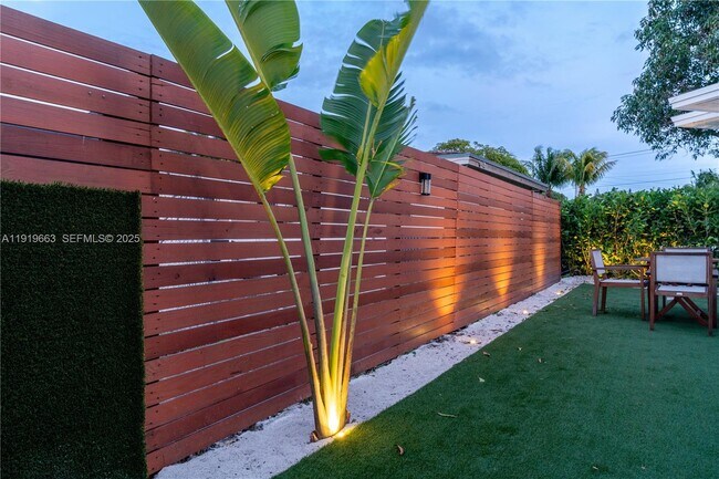 Building Photo - 1331 NE 160th St