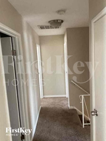 Building Photo - 2 Devon Ct