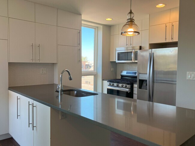 Interior Photo - HIGHPOINT Lakeview on Sheffield