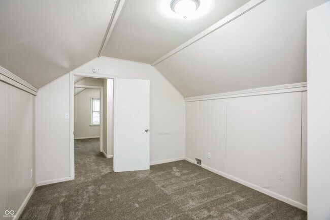 Building Photo - 935 N Gibson Ave