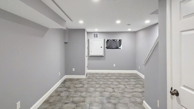 Building Photo - 2428 Brentwood Ave