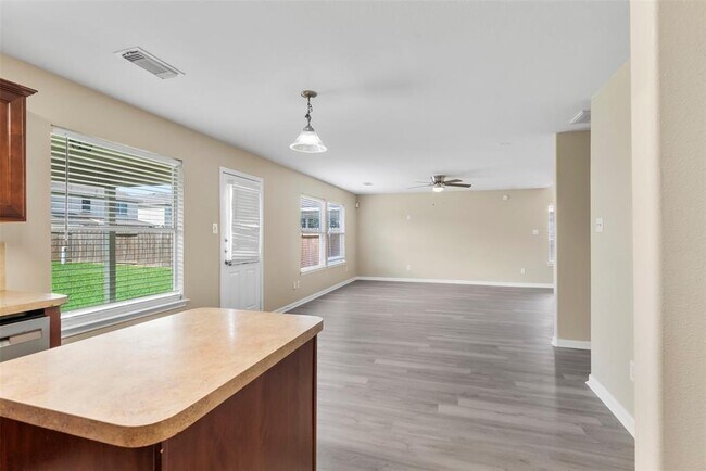 Building Photo - 2423 Pinpoint Dr