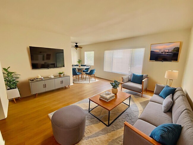 Building Photo - 824 11th St