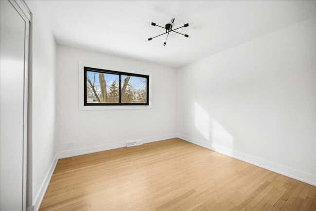 Building Photo - 626 Barberry Rd