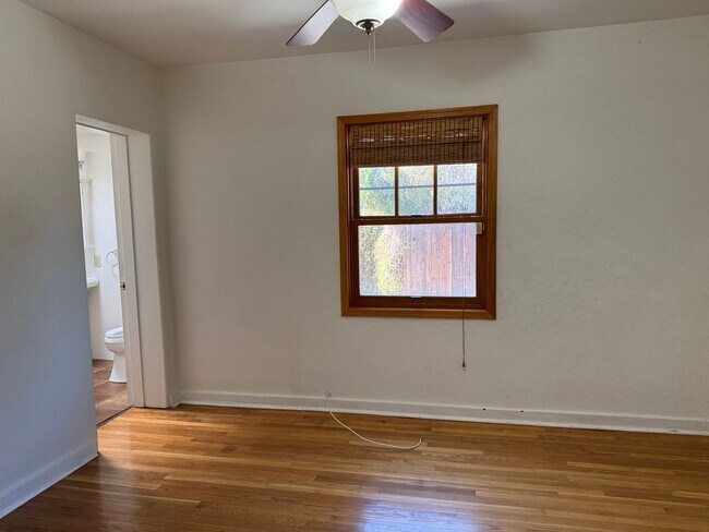 Building Photo - COMING SOON! Charming Mid-Town 3 Bedroom 2 Bath Main House!