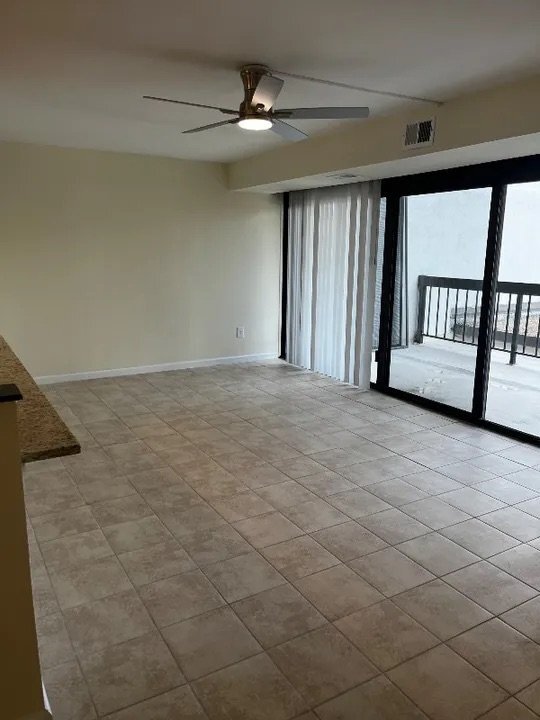 Building Photo - 3558 Shore Dr