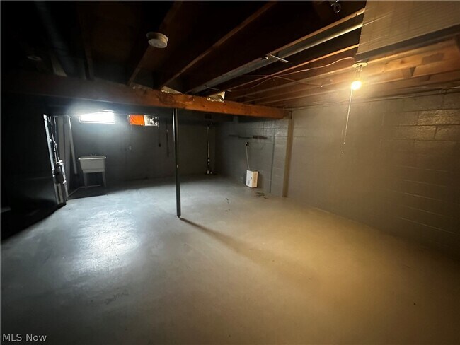 Building Photo - 3747 Iona Ave