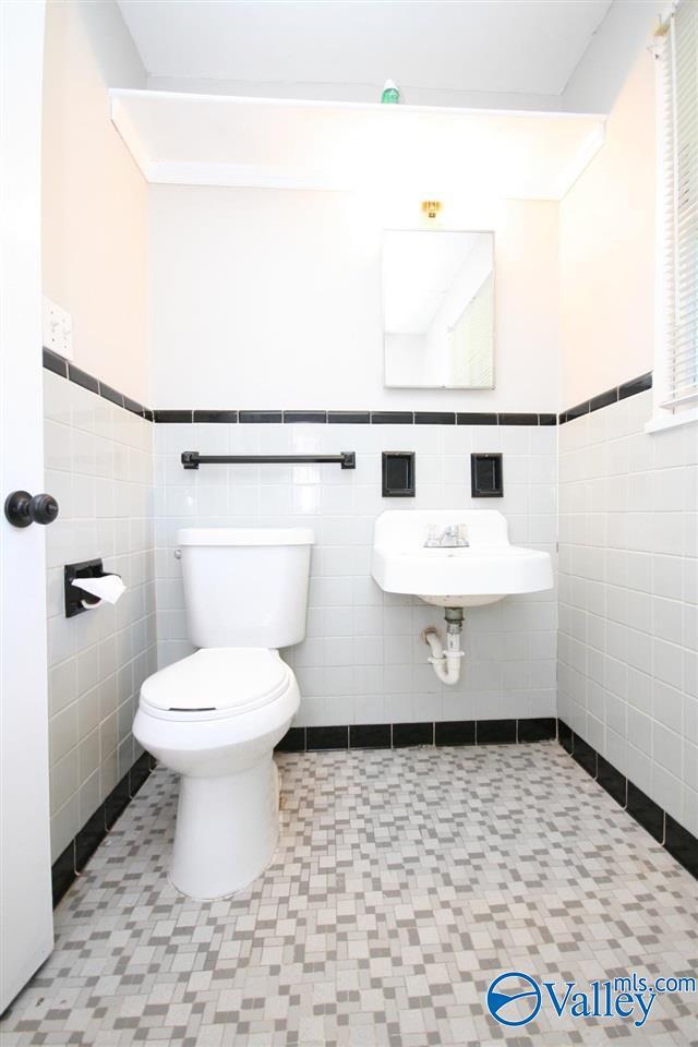 Building Photo - 403 Arthur St NW