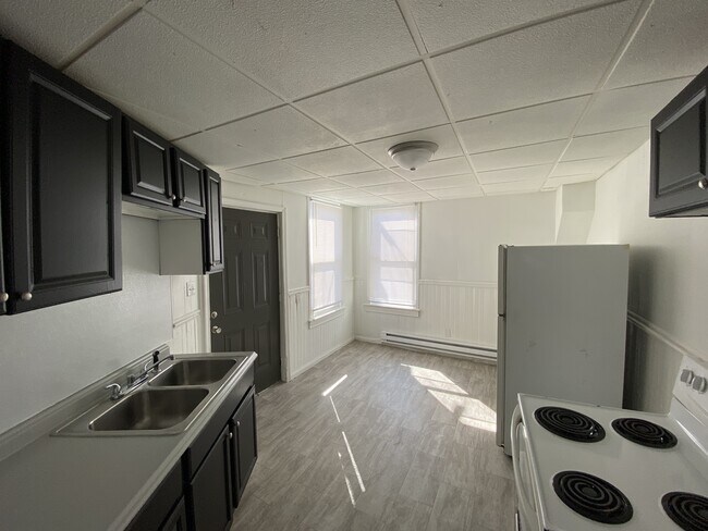 Building Photo - 714 W Clarke Ave