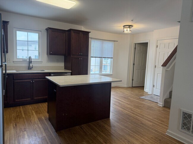 Building Photo - 12-12 Creekside Dr