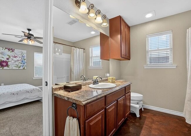 Building Photo - Comfy 4-Bed Midland Home with all appliances, backyard, attached garage, 6 min to grocery store