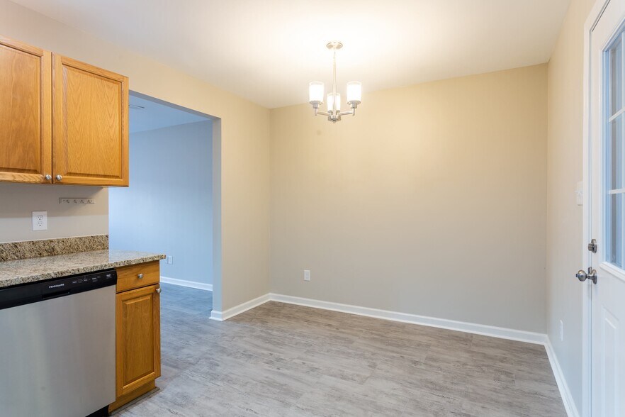 Building Photo - 220 Halo Dr