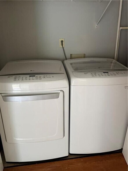 Building Photo - 3175 7 Pines Ct NW