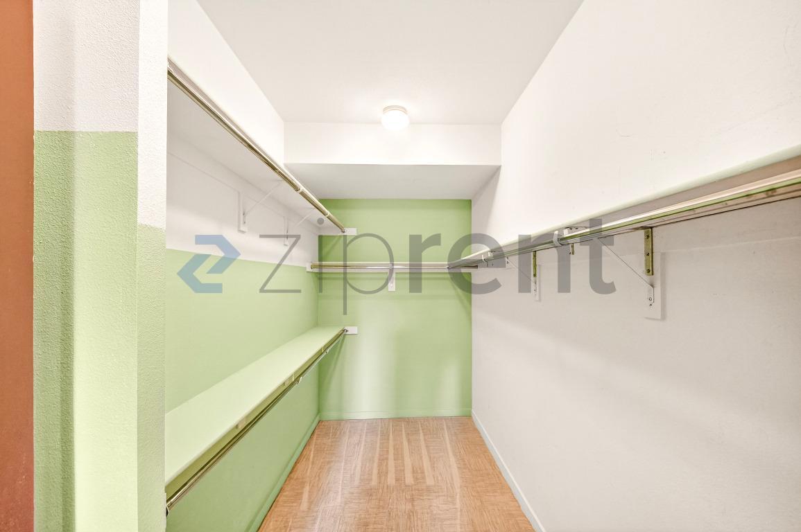 Building Photo - 1010 E Palm Canyon Dr