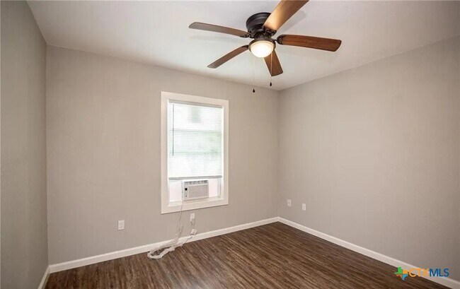 Building Photo - 2003 Woodlawn St