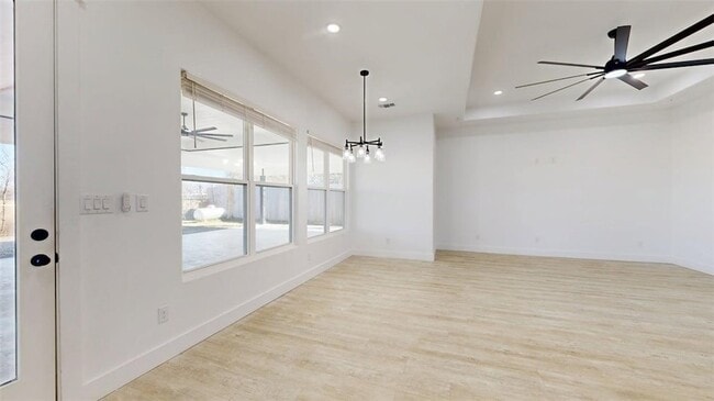 Building Photo - 4867 N Oakland Ln