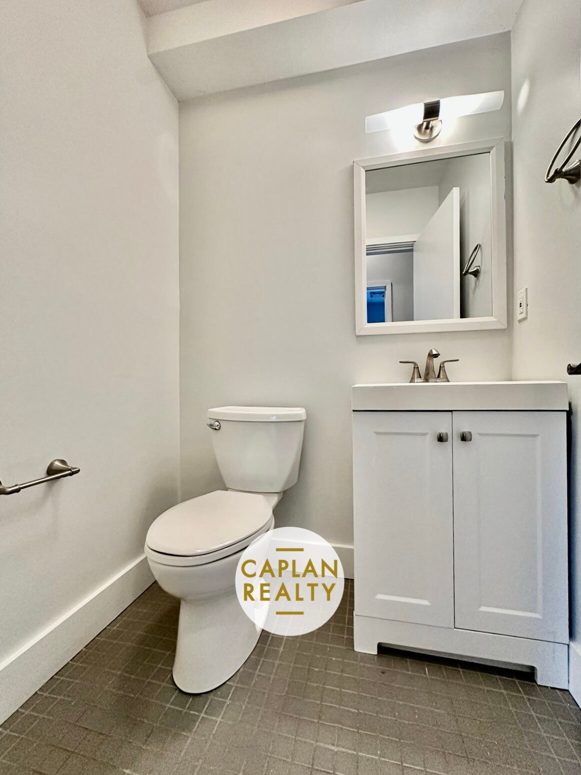 Building Photo - 324 Ashmun St