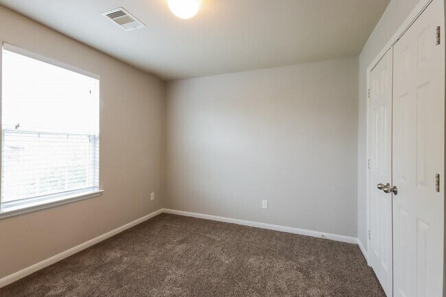 Building Photo - 18726 Walden Glen Cir