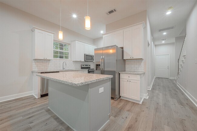 Building Photo - 2528 S Texas Ave