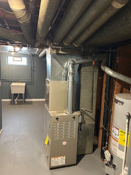 Building Photo - 6461 Almont Dr