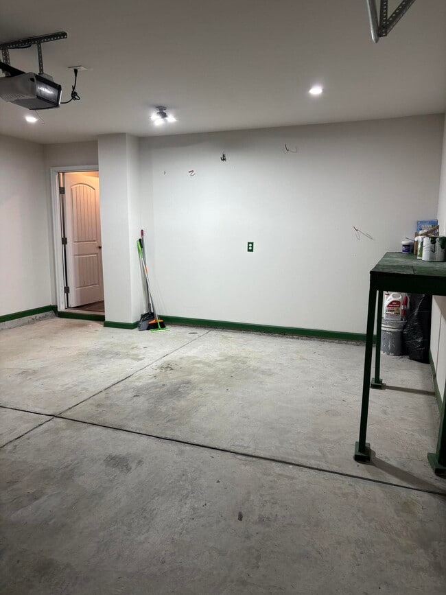 Building Photo - 335 Niblick Dr